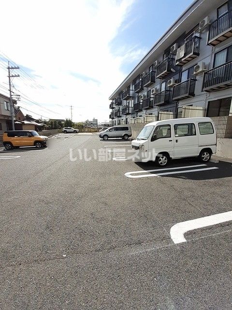 【尾道市神田町のアパートの駐車場】