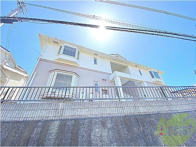 【神戸市垂水区五色山のアパートの建物外観】