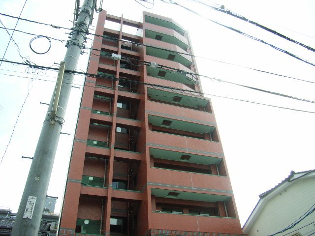 【広島市南区宇品御幸のマンションの建物外観】