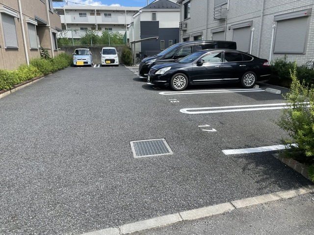 【アークタウン三ツ藤Bの駐車場】