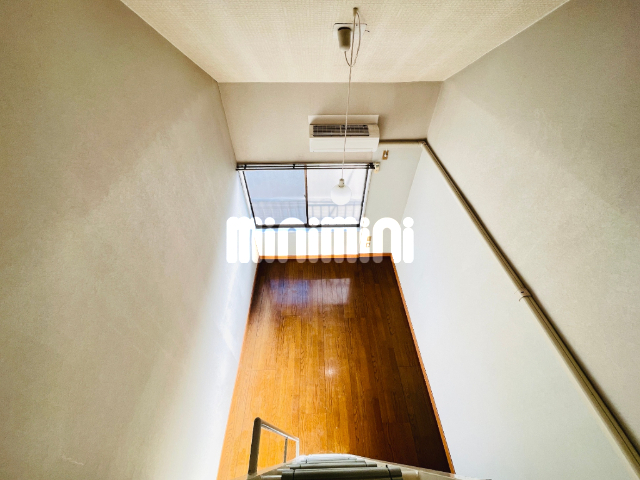 その他　ロフトから見た居室