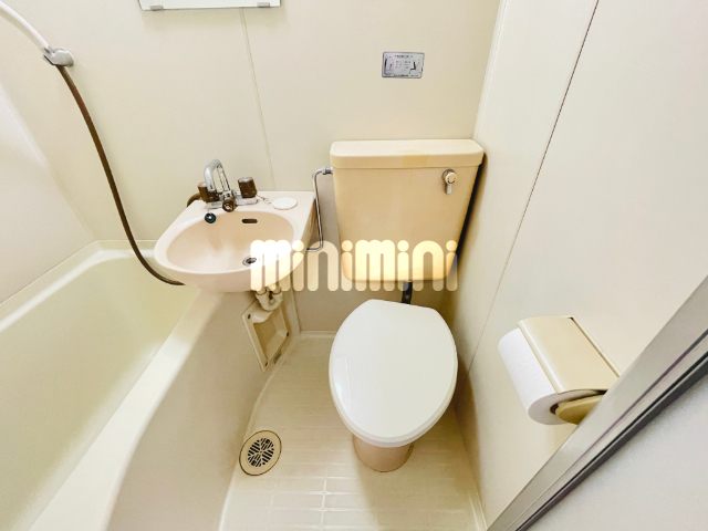 トイレ　３点ユニットバスのトイレ