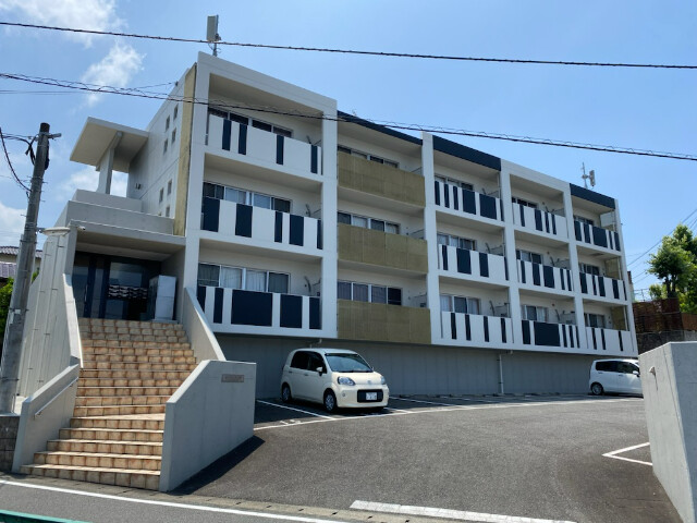 糟屋郡志免町片峰中央のマンションの建物外観