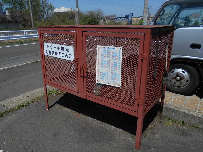 【ドミール川先の駐車場】