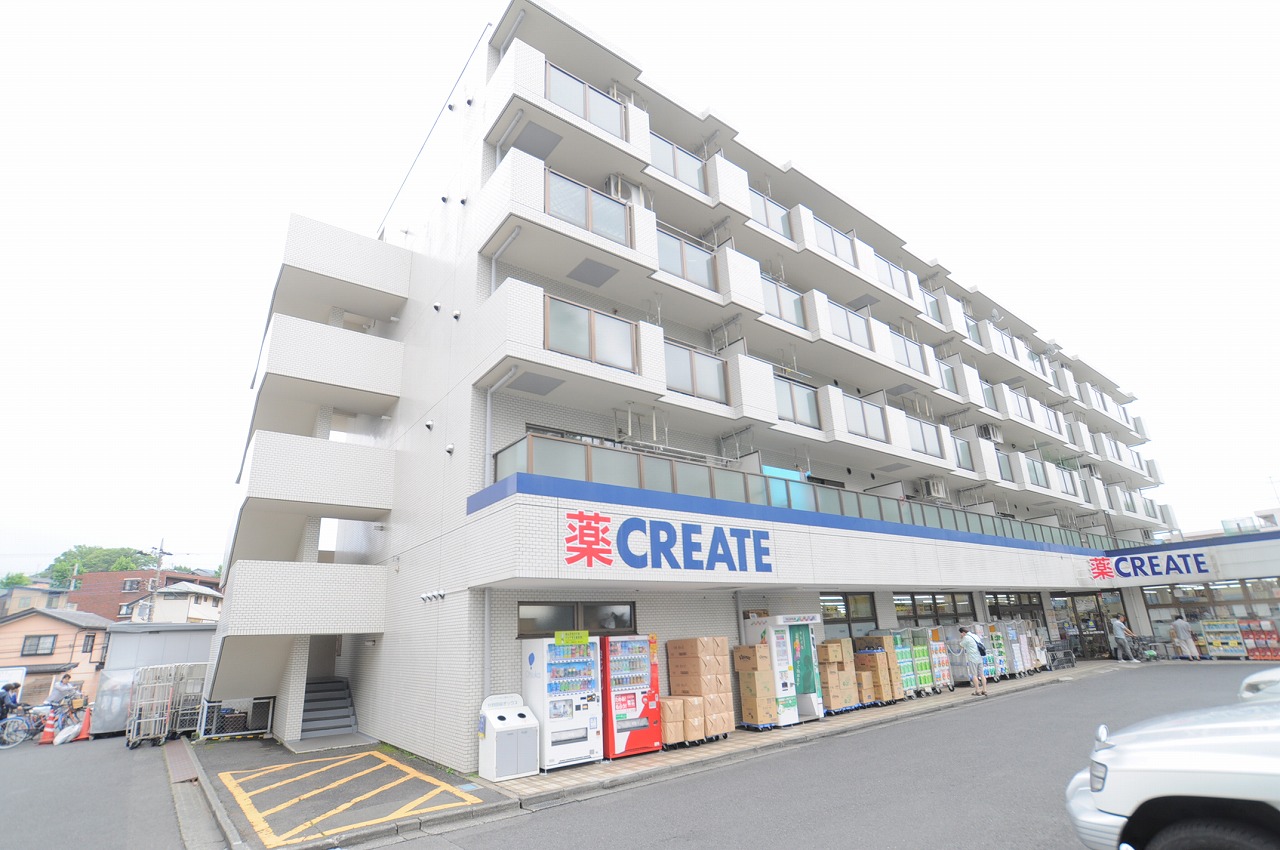 横浜市青葉区柿の木台のマンションの建物外観