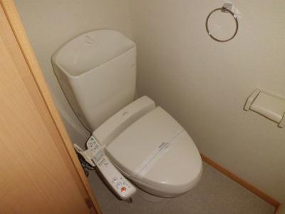 トイレ　温水洗浄便座。