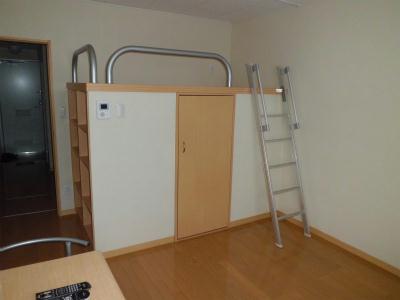 その他部屋・スペース　ハイベッド。高い所で眠れます。