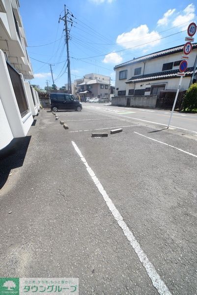 【坂戸市緑町のマンションの駐車場】