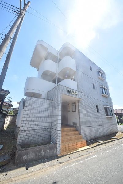 【坂戸市緑町のマンションの建物外観】