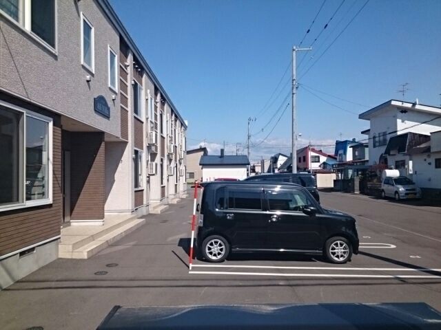 【旭川市東光十条のアパートの駐車場】