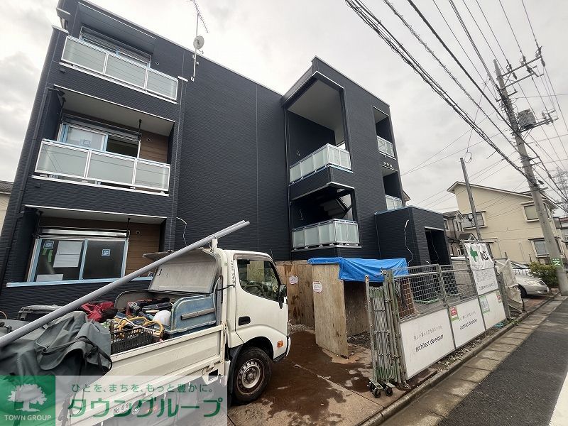 足立区東伊興のマンションの建物外観