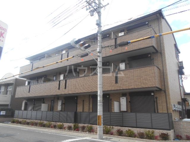 京都市右京区西京極郡町のアパートの建物外観