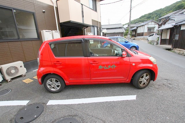 【岡山市北区尾上のアパートの駐車場】