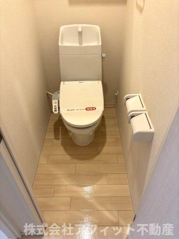 トイレ　温水洗浄暖房便座