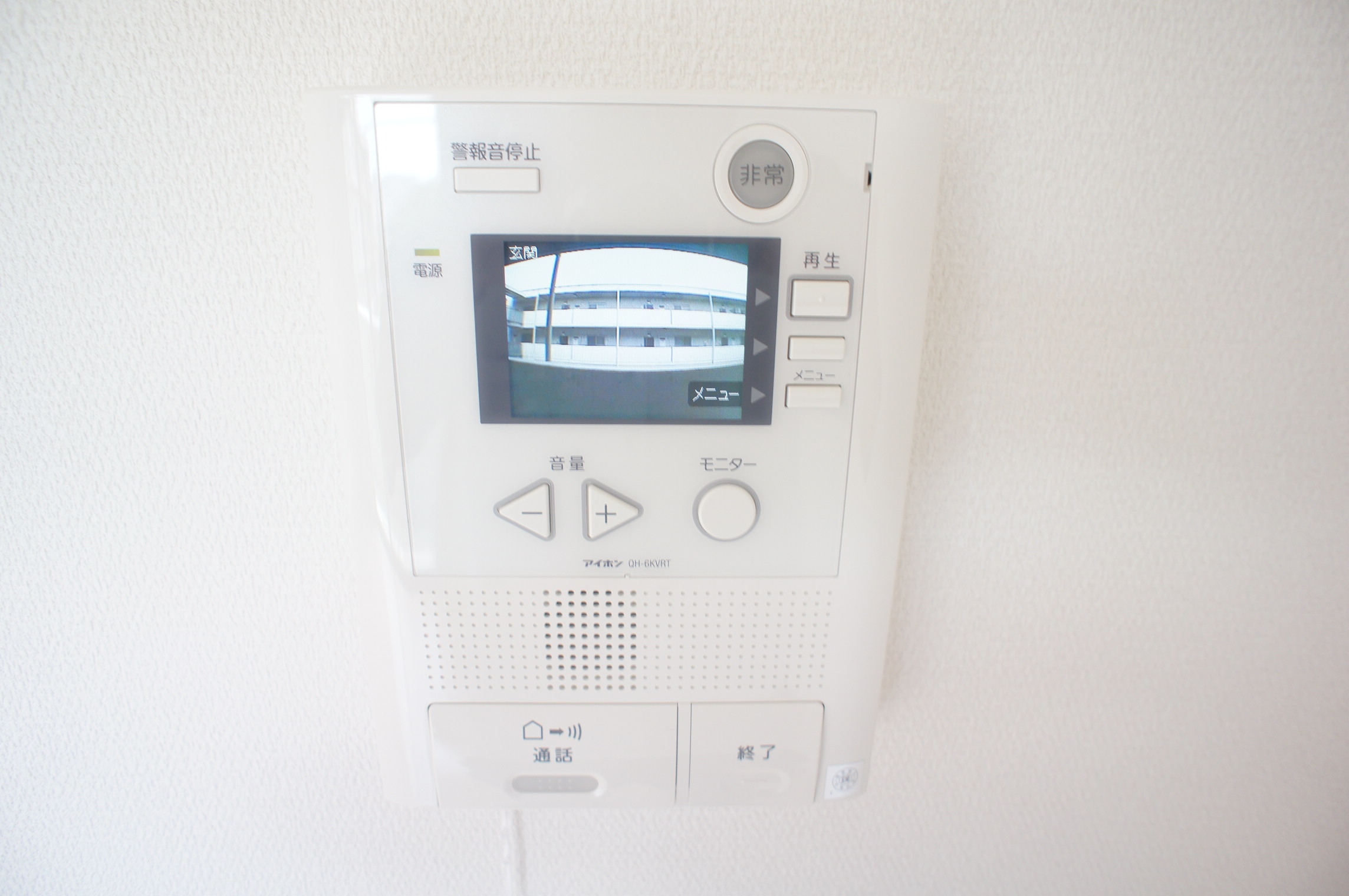 セキュリティ　来訪者を確認できるTVモニター付インターフォン完備