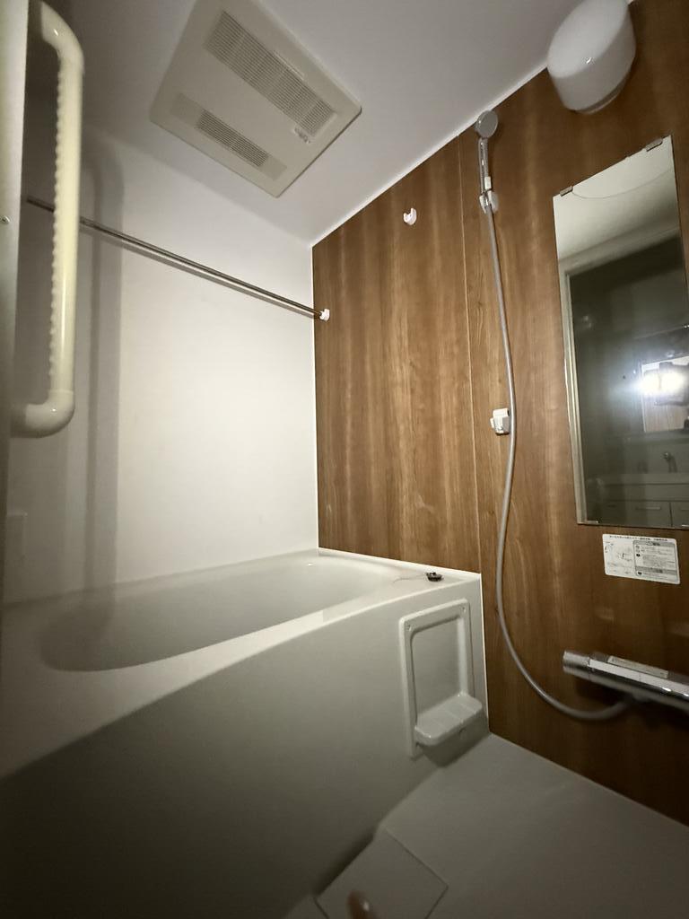 バス・シャワールーム　工事完了前の内装状況を撮影した写真です