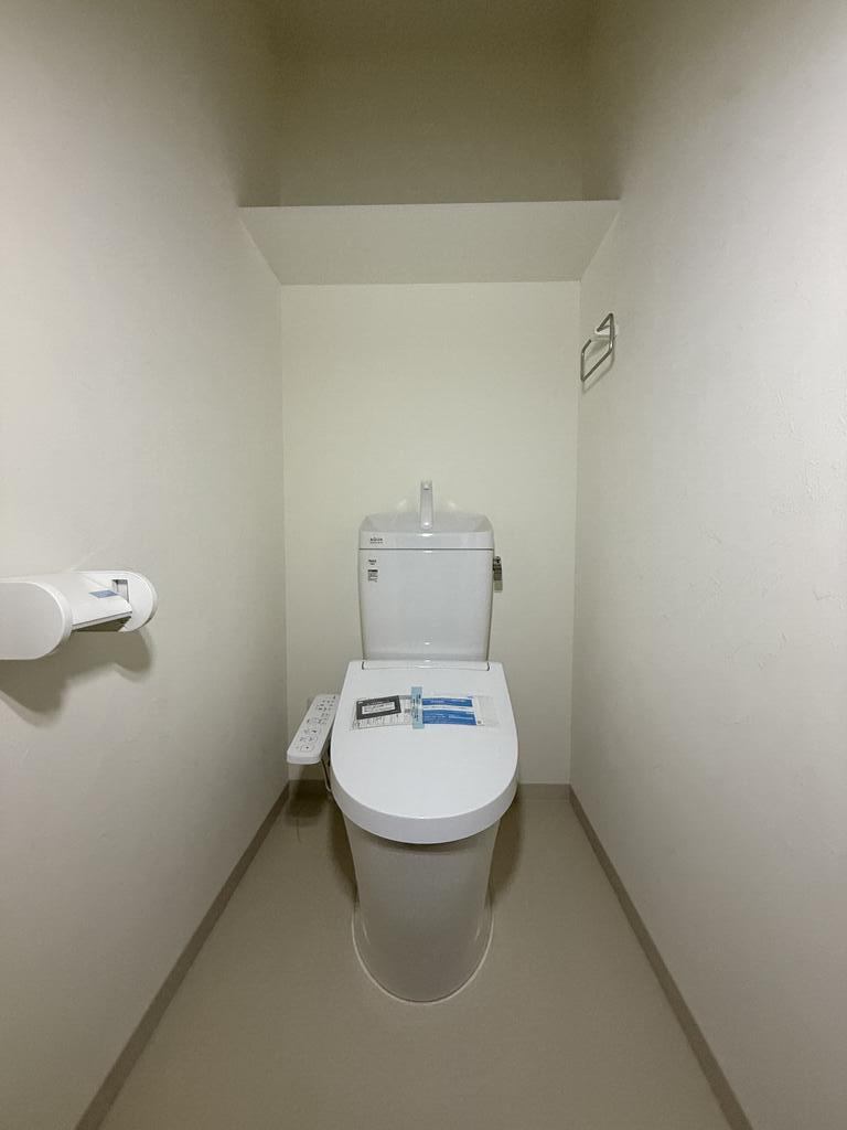 トイレ　工事完了前の内装状況を撮影した写真です