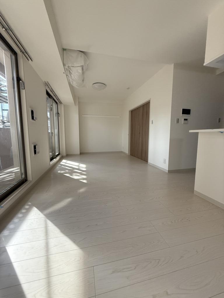 居室・リビング　工事完了前の内装状況を撮影した写真です