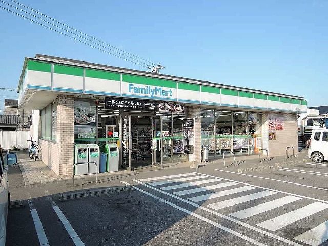 コンビニ　ファミリーマート　大分青崎店（コンビニ）まで200m