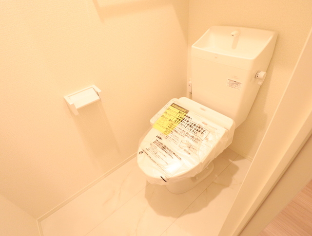 トイレ　２０３　温水洗浄暖房便座