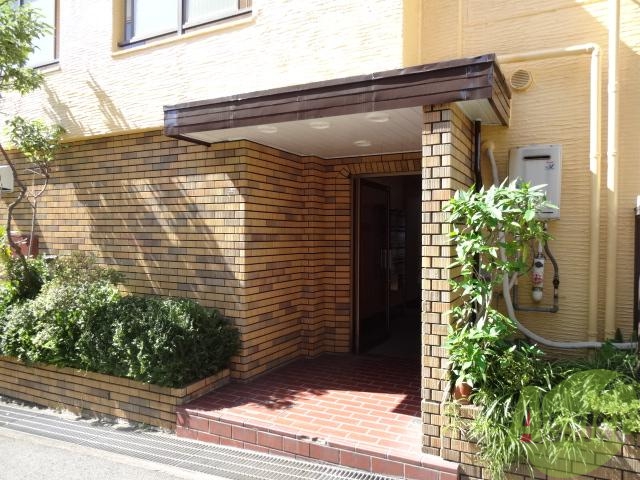 エントランス　入口はこちらです