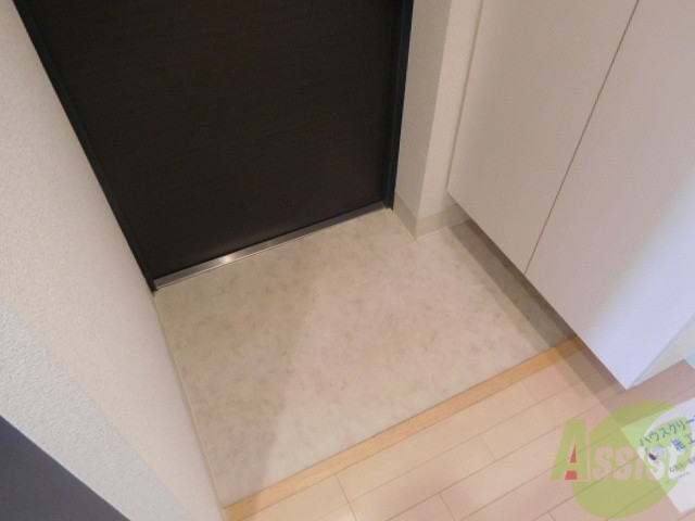 玄関　玄関にはシューズボックスもついてるので、玄関周り片付きますね