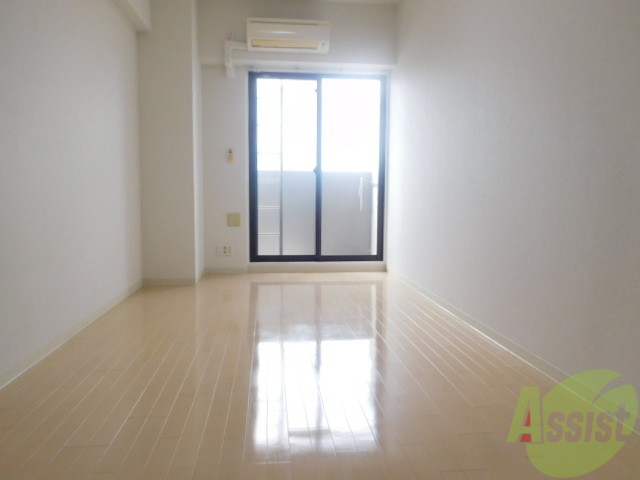 居室・リビング　日当たり良好、風通しのよいリビングは開放感たっぷり