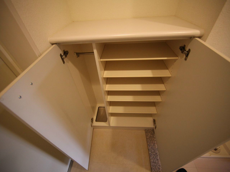 玄関　玄関　シューズボックス付