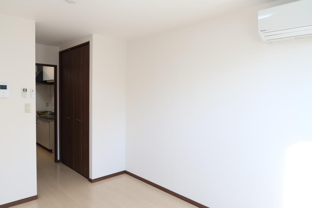 居室・リビング　居室にはエアコン１台付き