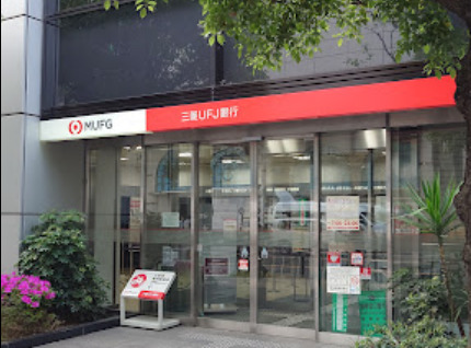 銀行　三菱UFJ銀行船場中央支店（銀行）まで555m