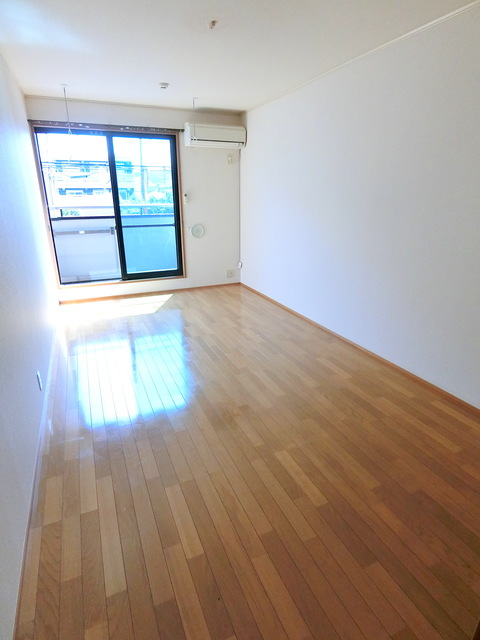 居室・リビング　★洋室広々８帖★