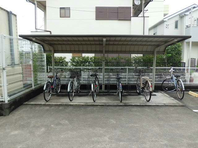 その他共有部分　屋根付の駐輪場完備です。