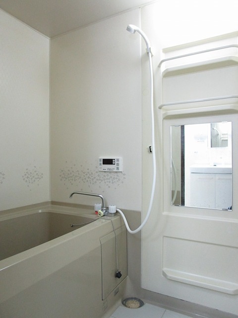 バス・シャワールーム　追い焚き機能付きです。