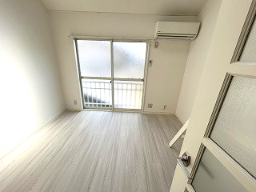 居室・リビング　※写真は別室です