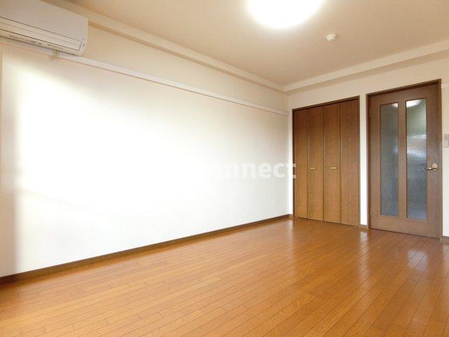 居室・リビング　8．3帖の洋室です。