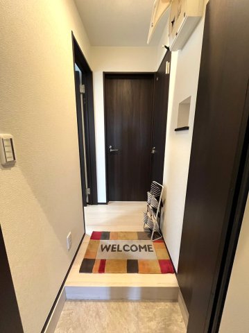 玄関　同シリーズ物件のモデルルーム写真になります（現況優先）