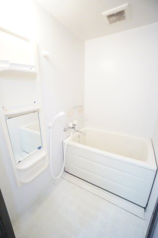 バス・シャワールーム　※同物件・反転タイプの写真です。