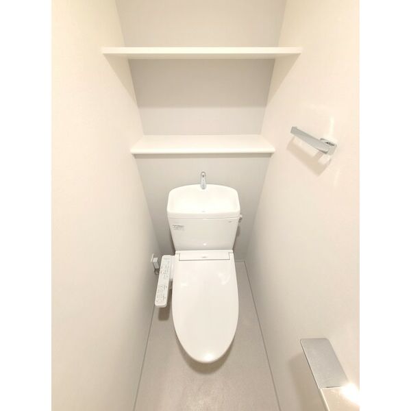 トイレ　温水洗浄便座です。