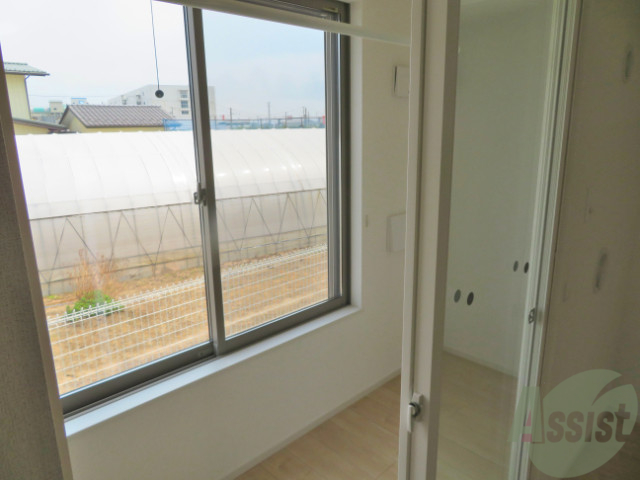 バルコニー　サンルームがあるので、部屋干しもバッチリです。