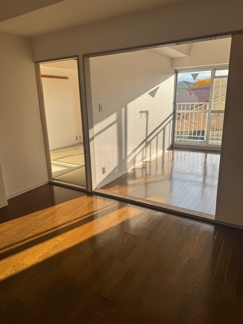 居室・リビング　Kから見た洋室と和室