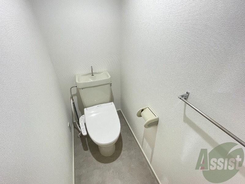 トイレ　トイレはウォシュレット機能付きです。安心して使用できますね。