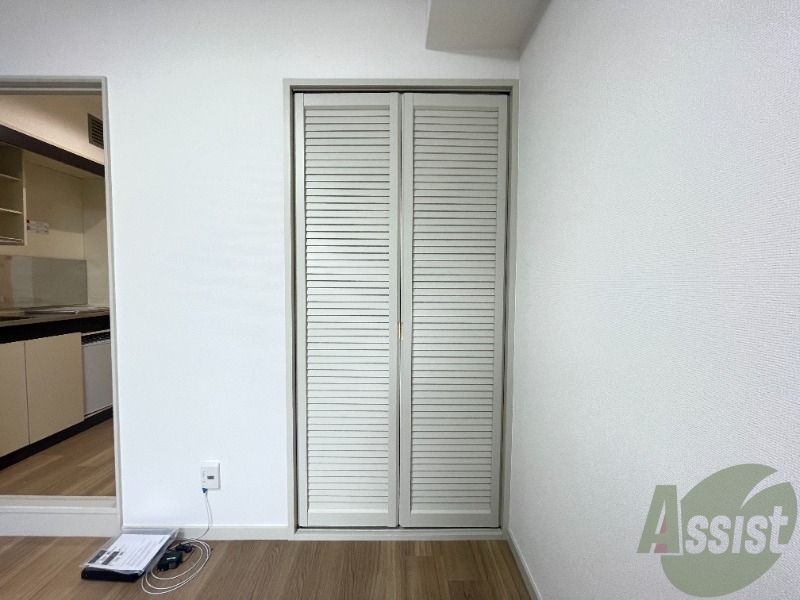 収納　収納はこちらのクローゼットをお使いください。