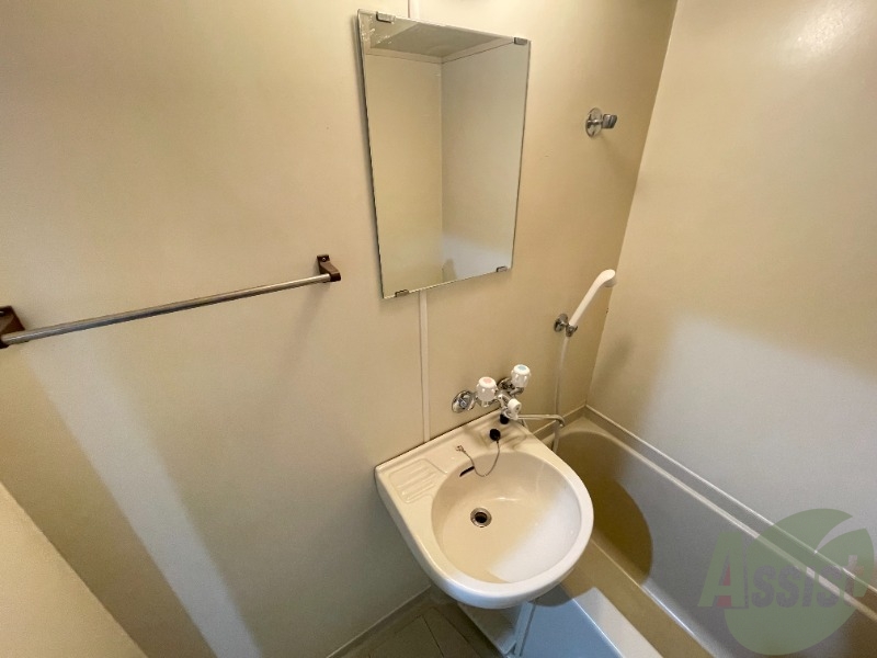 洗面設備　洗面台は浴室にあります。掃除がしやすそうですね。