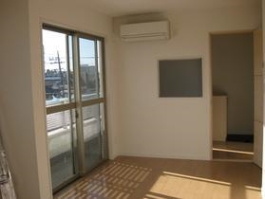 居室・リビング　※同建物内の別のお部屋の画像です