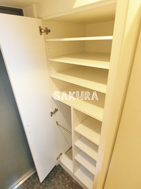 玄関　収納豊富なシューズボックスです♪