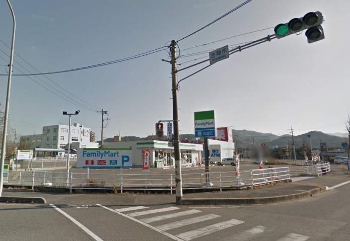 コンビニ　ファミリーマート（コンビニ）まで1072m