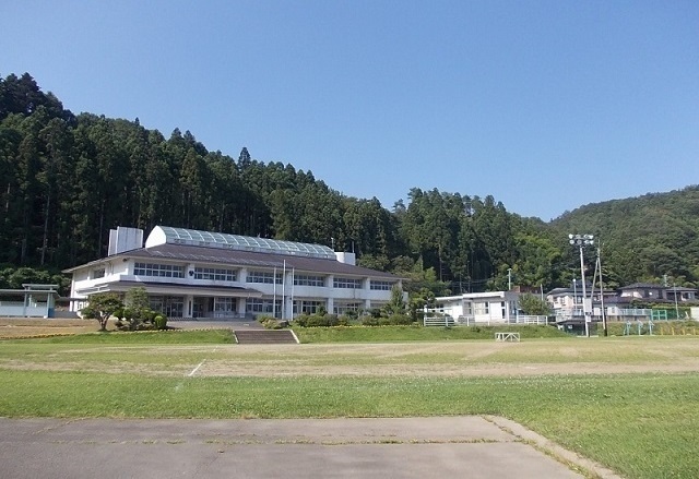 小学校　湯元小学校（小学校）まで350m