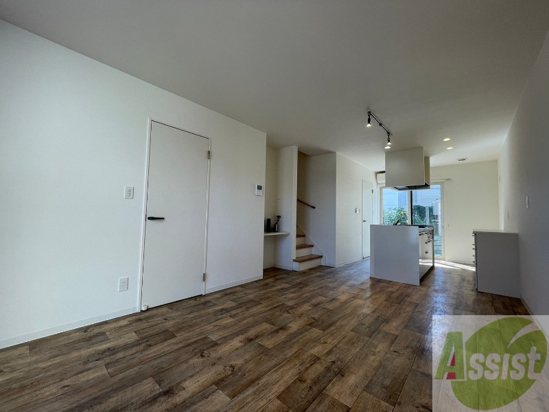 居室・リビング　広々としたリビングですね。使い勝手がよさそうですね！