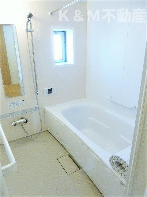 バス・シャワールーム　コンパクトで使いやすいお風呂です