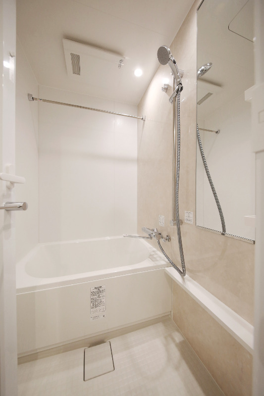 バス・シャワールーム　浴室暖房乾燥機付バスルーム※同タイプ参考写真